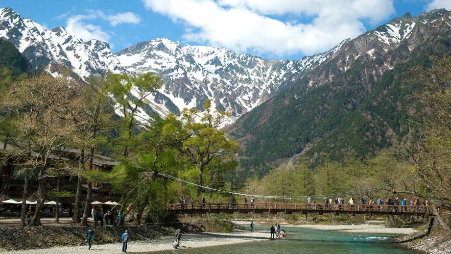上高地 河童橋と穂高連峰